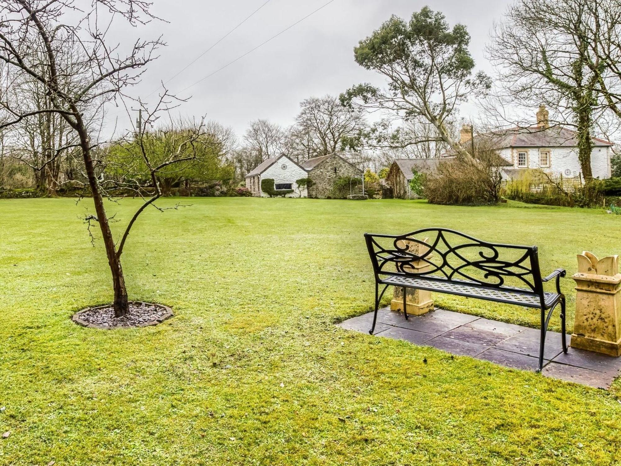 Secluded Holiday Home In Ceredigion With Garden Pennant  Exteriör bild